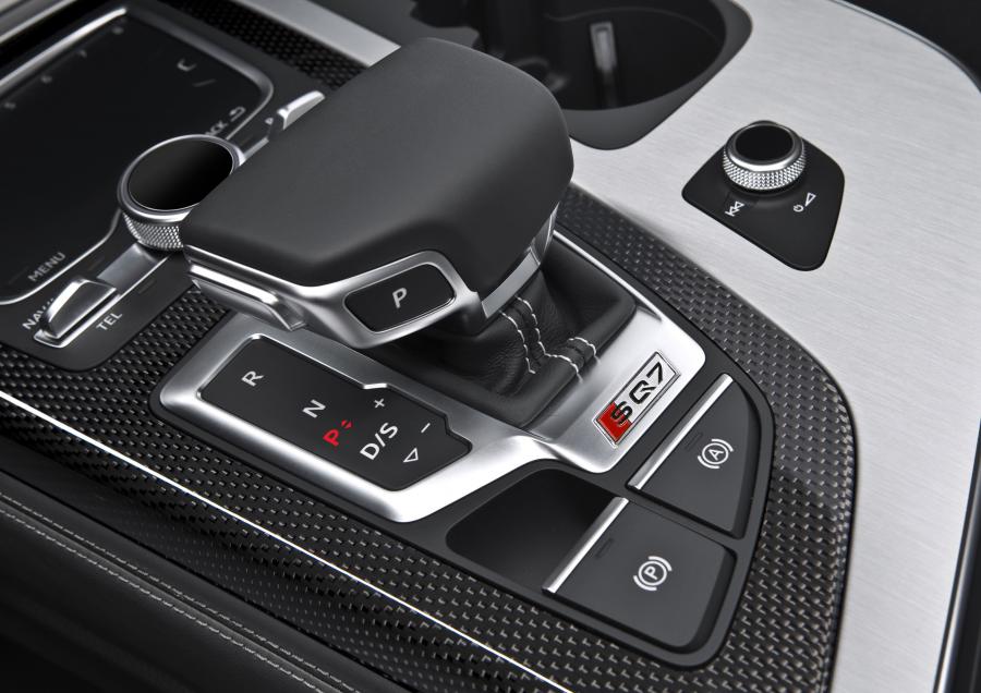 Детали интерьера Audi SQ7 TDI (4M) 2016 года  (WW) (фото 24 из 35)